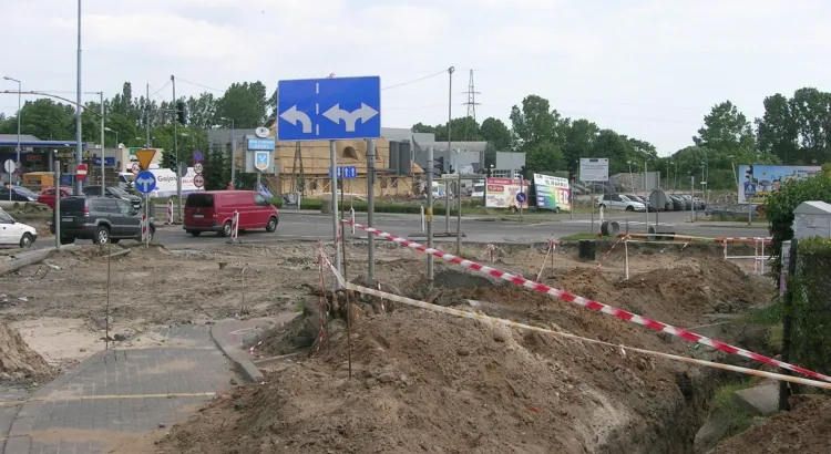 Rozkopane skrzyżowanie ulic Czyżewskiego i Niepodległości.