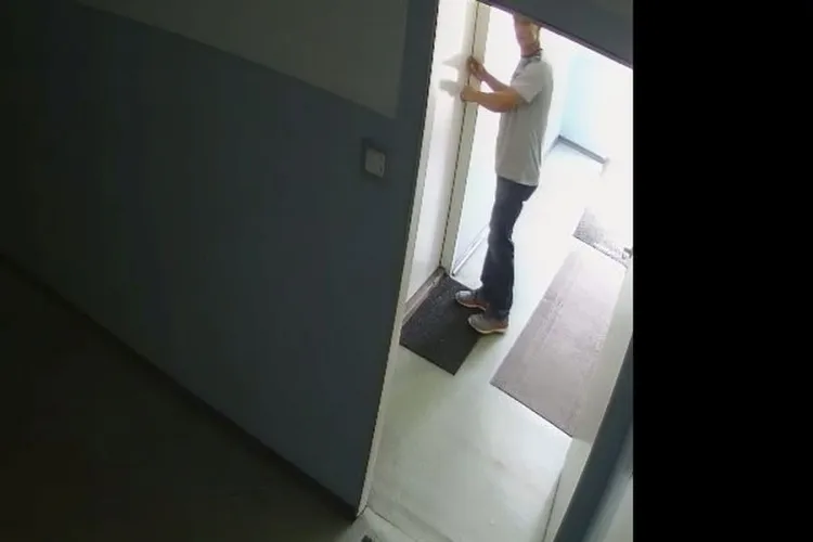 Mężczyzna, którego policja poszukuje w związku z włamaniem do jednego z gdańskich escape roomów.