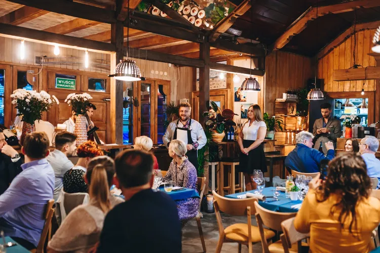 Czterech szefów kuchni, sześć dań, muzyka na żywo i szczytny cel: tak w skrócie można podsumować charytatywną kolację, która odbyła się w nowej restauracji Jakubiak w Sopocie