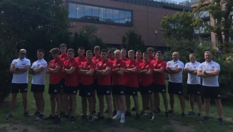 Reprezentacja Polski do lat 18 w rugby 7 wraz ze sztabem trenerskim. 