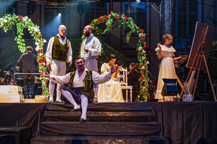 Twórcy spektaklu operowego na Festiwalu Mozartowskim Mozartiana połaczyli dwa dzieła - "Śluby panieńskie" i "Così fan tutte".