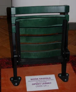 Tak mają wyglądać krzesełka, które zostaną zainstalowane w Operze Leśnej.