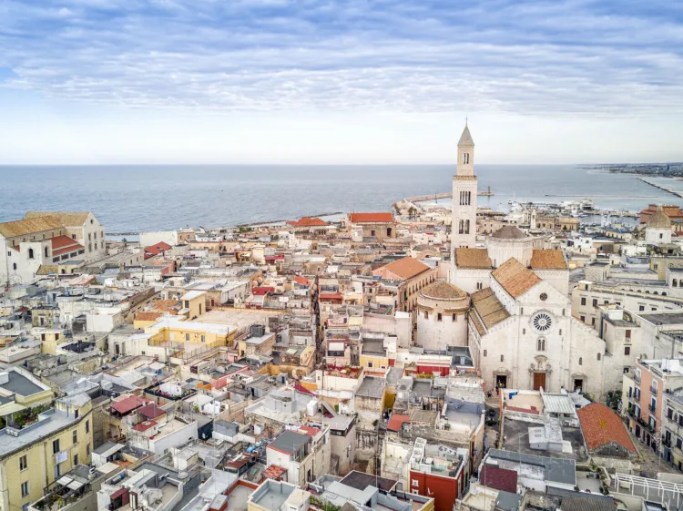 Widok z lotu ptaka na stare miasto w Bari