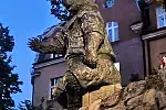 Po sześciu latach starań, w Sopocie odsłonięto pomnik żołnierza misia Wojtka. Stanął u szczytu ul. Bohaterów Monte Cassino, obok kościoła św. Jerzego.