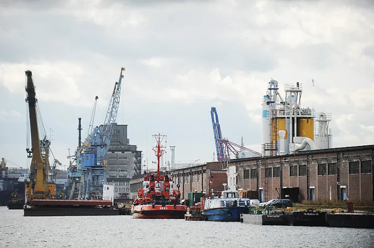 Obroty ładunkowe w portach morskich w 2010 r. wyniosły 59,5 mln ton, tj. o 32 proc. więcej niż w poprzednim roku. Największy udział w obrotach polskich portów posiadał port Gdańsk.