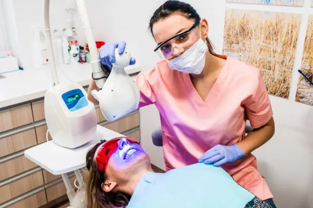 Profersjonalne wybielanie zębów w gabinecie Perfect Smile Clinic