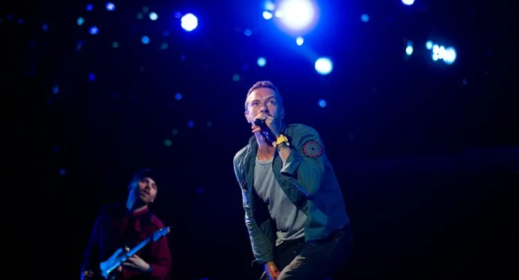 Coldplay, zespół popularny, na płytach przesłodzony i ostatnio bez pomysłów, na scenie potrafi zaprezentować się świeżo.