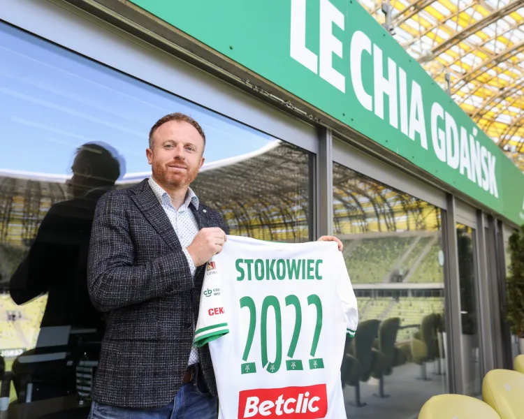 Piotr Stokowiec przedłużył kontrakt z Lechią Gdańsk do 30 czerwca 2022 roku. 