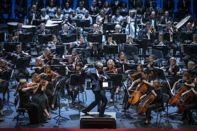 Głównym bohaterem Gali Moniuszkowskiej w Operze Bałtyckiej była Orkiestra ekspresyjnie prowadzona przez maestro José Maria Florência. 
