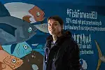 Krzesimir Jagiełło, student geografii UG, stworzył dwa murale, które prezentuje problemy, z jakimi mierzą się na co dzień zwierzęta mieszkające w Bałtyku. 
