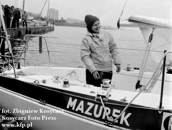 Kapitan Krystyna Chojnowska-Liskiewicz na pokładzie jachtu Mazurek 
