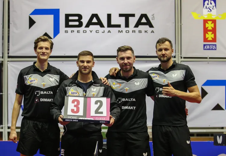Tenisiści stołowi AZS AWFiS Balta Gdańsk po jedynym jak na razie zwycięstwie w Lotto Superlidze nad Wartą Kostrzyn 3:2. 