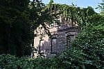 Widoczny na zdjęciu Dom Wałmistrza ma ok. 130 lat. Do 2008 roku znajdowały się w nim mieszkania komunalne.