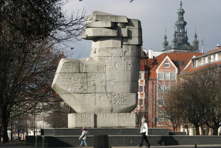 Pomnik "Tym,co za Polskość Gdańska" stoi na Podwalu Staromiejskim od 1969 roku.