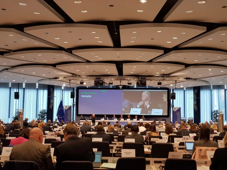 Środowe obrady sesji plenarnej Komitetu Regionów w Brukseli.