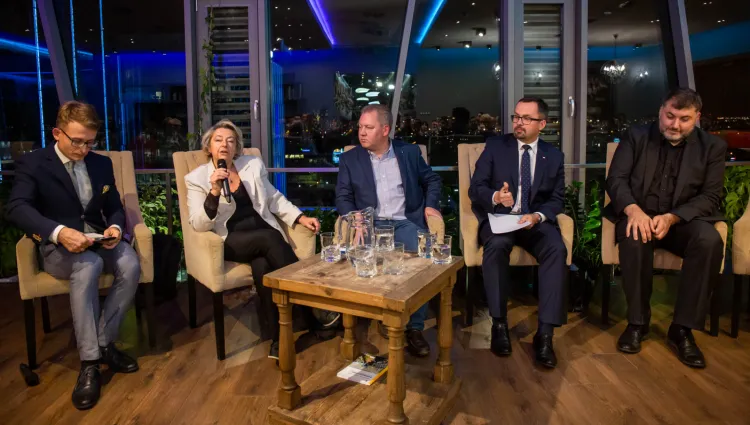 Ostatnia debata przedwyborcza. Od lewej: Jolanta Banach, Krzysztof Lisek, Marcin Horała, Artur Dziambor