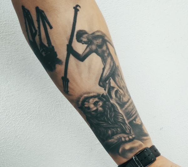 Nasz czytelnik Paweł zdecydował się na tatuaż z gdańskimi symbolami.