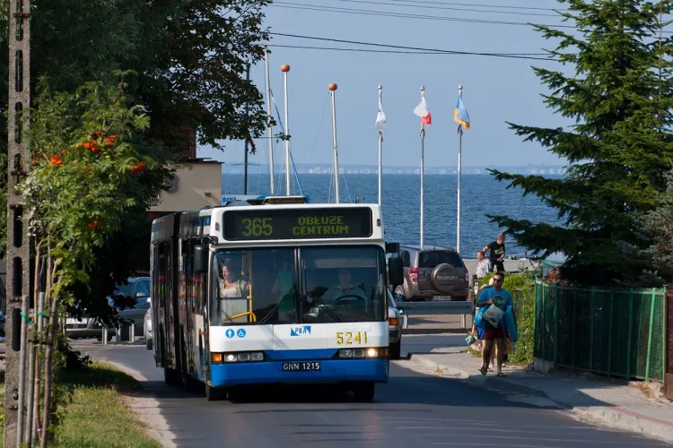 Autobus o numerze inwentarzowym 5241 jako jeden z pierwszych opuścił siedzibę PKA. 