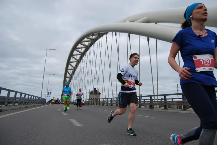 Wojciech Grott zaczynał do startów w trójmiejskich maratonach. Obecnie biega coraz dalej i coraz wyżej. 