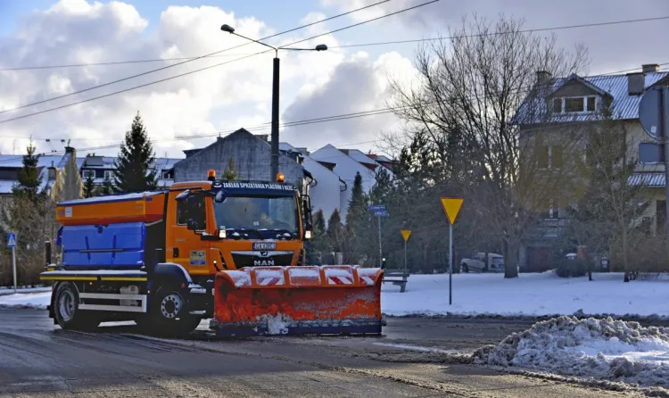 Zimowe utrzymanie dróg w Gdańsku, Gdyni i Sopocie pochłonie w tym roku w sumie kilkadziesiąt milionów złotych