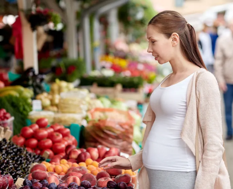 Wbrew pozorom, dieta kobiety w ciąży jest bardzo podobna do zaleceń dotyczących zdrowego odżywiania całej populacji.