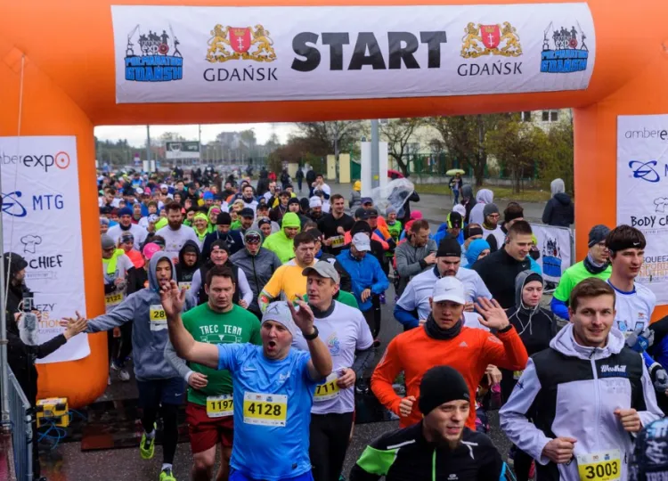 Na starcie AmberExpo Półmaraton Gdańsk oraz biegów towarzyszących co roku staje kilka tysięcy biegaczy.