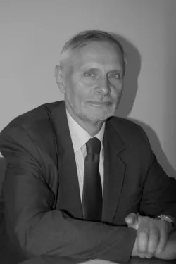 Prof. dr hab. Stanisław Szwankowski.