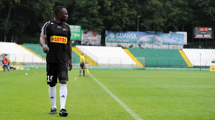 Emanuel Olisadebe nie zagra jednak w przyszłym sezonie w zespole Lechii.