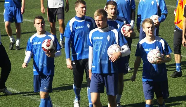 Piłkarze Bałtyku podczas pierwszego treningu Marka Witkowskiego.
