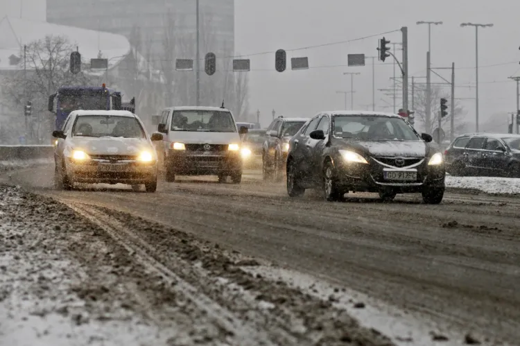 Zima to zdecydowanie najbardziej wymagający czas dla kierowców.