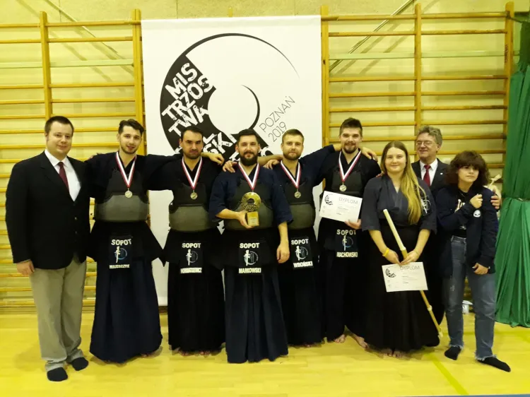 Sopocki Klub Kendo zdobył w mistrzostwach Polski trzy medale. 