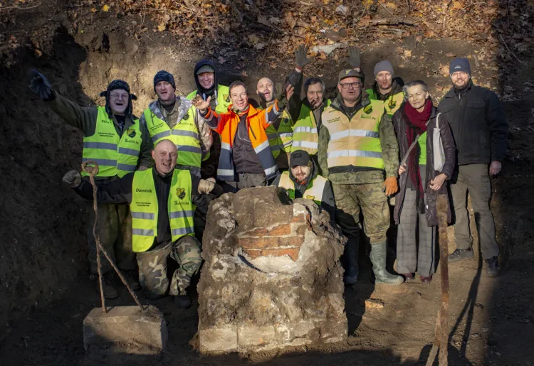 Pasjonaci historii Biskupiej Górki wszystkie prace wykonywali społecznie.
