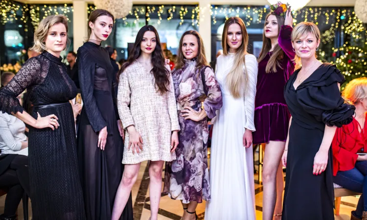 To było kolejne kameralne wydarzenie w butiku Silk Epoque. Na zdjęciu: Sonia Łaniecka (po lewej), Olga Ziemann (w środku), Adriana Dzieszko (po prawej) z modelkami. Premiera nowej kolekcji.