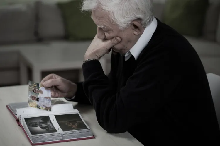 Samotność osób starszych to jeden z największych problemów, z którymi mierzą się one na co dzień.