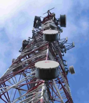 Elbud zajmował się budową ok. 100 wież oraz ok. 300 stacji bazowych dla operatorów radiokomunikacyjnych.