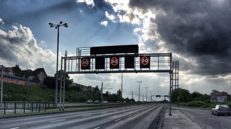 Drogowcy zastanawiają się, co i jak mogą w przyszłości wyświetlać znaki zmiennej treści. Obecne komunikaty nie satysfakcjonują ani kierowców, ani zarządcy systemu.