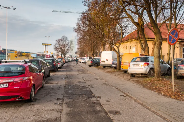 Zdjęcia terenów, przez które będzie biegła nowa droga rowerowa wzdłuż al. Grunwaldzkiej w Gdańsku.