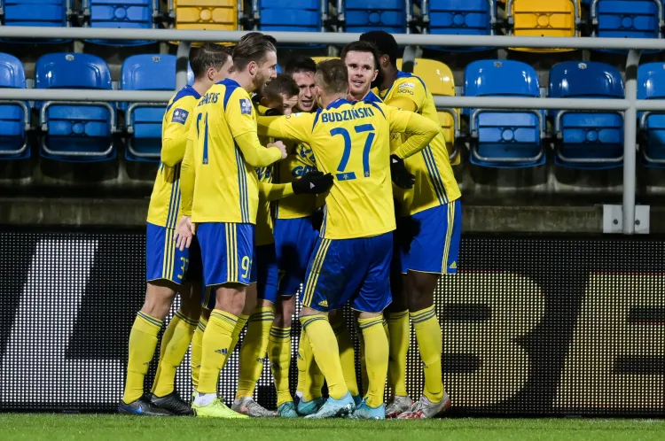 Arka Gdynia na wygraną przy ul. Olimpijskiej czekała od 30 sierpnia, a w całym 2019 roku piłkarze żółto-niebieskich mogli tylko pięć razy cieszyć się ze zwycięstw przed własną publicznością.