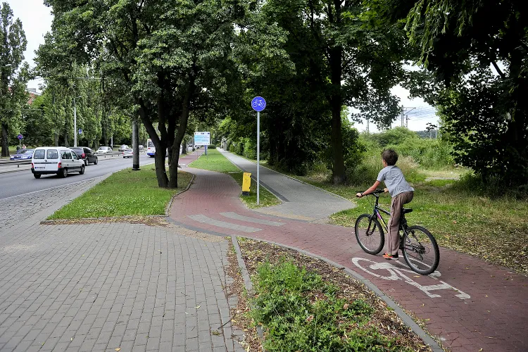 Gdynia inwestuje w parkingi i stojaki rowerowe.