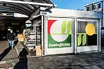 Prezentacja nowego szyldu oraz murali reklamowych na targowisku w Orłowie.