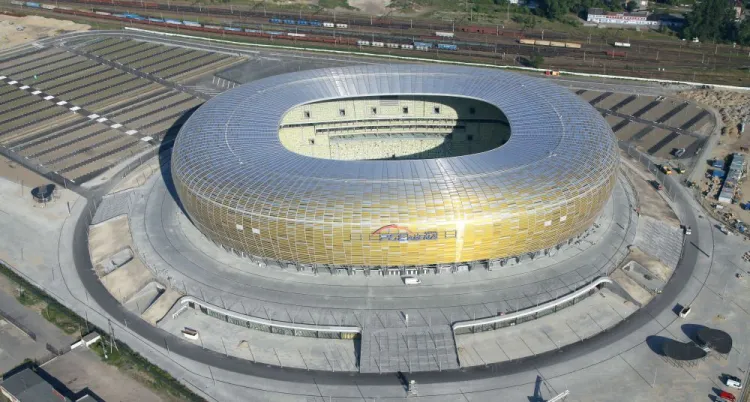 2 kwietnia 2008 roku na teren ogródków działkowych w Letnicy wjechał pierwszy buldożer. 19 lipca 2011 roku nadzór budowlany uzna budowę stadionu za zakończoną. 