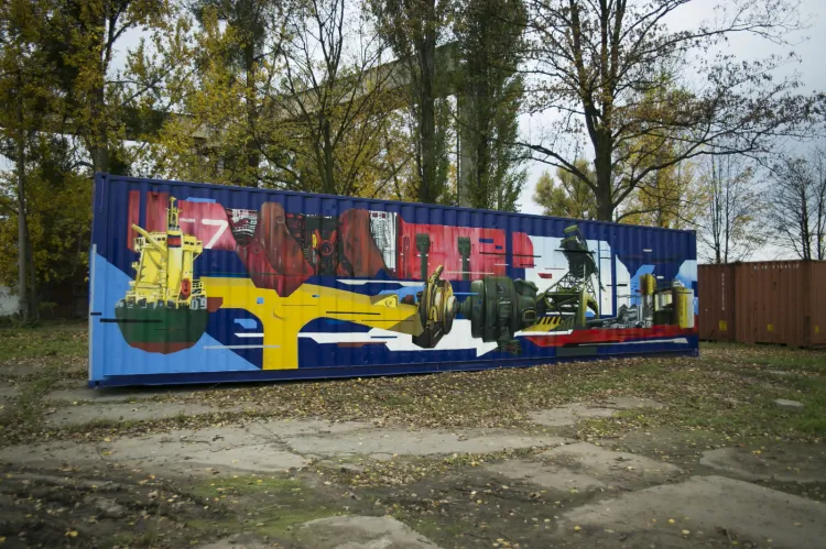 W ramach międzynarodowego projektu Memory Of Water, jedną z instalacji artystycznych, która trafi do tzw. Szlaku Stoczni Cesarskiej będzie mural wymalowany na kontenerze przez Belga Sigfrieda Vyncka.