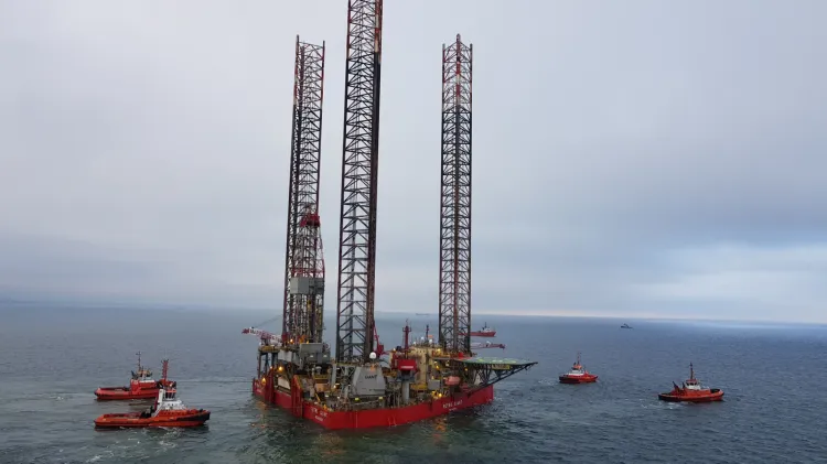 Platformę Giant Lotos Petrobaltic zakupił od firmy Maersk w czerwcu 2019 roku.

