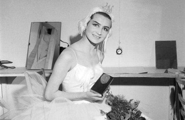 Alicja Boniuszko była od 1956 r. solistką, a następnie primabaleriną baletu Państwowej Opery Bałtyckiej. Zmarła 23 grudnia 2019 r. 