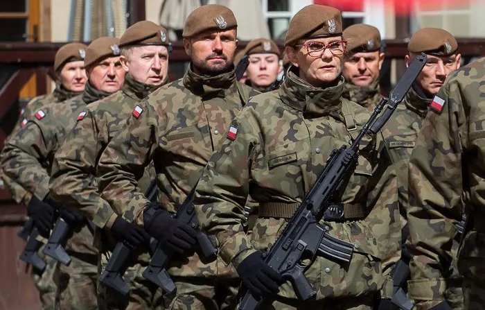Żołnierze Wojsk Obrony Terytorialnej na Pomorzu podczas uroczystego przemarszu przez Gdańsk w 2019 roku.