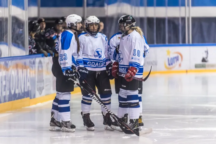 W finale fazy play-off GKS Stoczniowiec i Polonia Bytom Ladies spotykały się w 2016, 2017, 2018 i 2019 roku, ale za każdym razem podopieczne Henryka Zabrockiego musiały uznawać wyższość rywalek.
