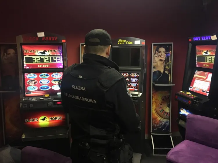 Funkcjonariusze przejęli w tym roku w samym Trójmieście prawie 1,4 tys. nielegalnych maszyn do hazardu.