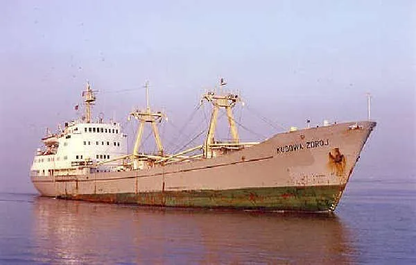 Lata 80. przyniosły polskiej flocie handlowej dwie tragedie. 20 stycznia 1983 roku zatonął statek "Kudowa Zdrój"...