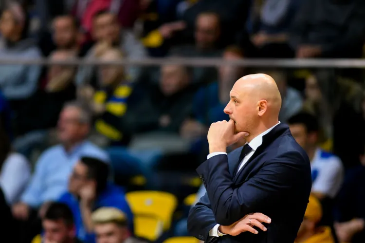Przemysław Frasunkiewicz ma o czym myśleć. Asseco Arka Gdynia fatalnie rozpoczęła rundę rewanżową w Energa Basket Lidze. 