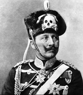 Cesarz Niemiec Wilhelm II w mundurze czarnych huzarów, którzy stacjonowali także w Gdańsku. To na jego pracowitość i prowadzenie się utyskiwał pan Lucka, dozorca koszar na Biskupiej Górce.